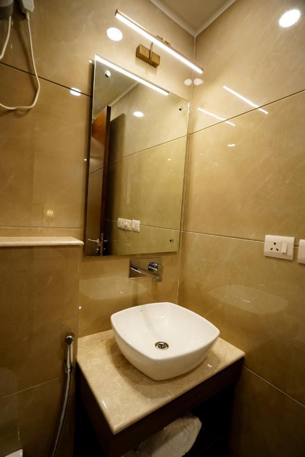 Wongdhen House Hotel Ню Делхи Екстериор снимка
